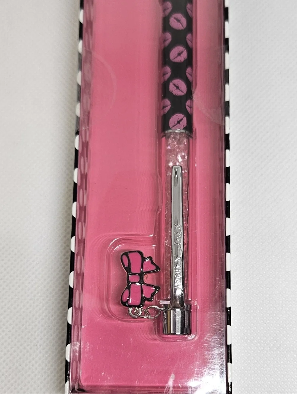 Betsey Johnson Crystal Pen Black Kiss Print With Bow Charm